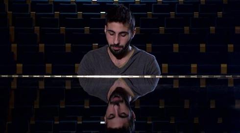 "מוציא כאב לעולם": המוסיקה לנפש של אביחי הולנדר