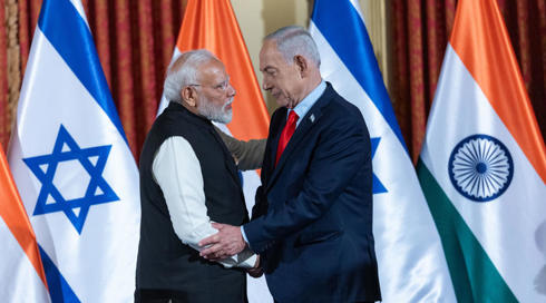 מודי לצד נתניהו אחרי החתימה על ההסכמים: "החלטה היסטורית"