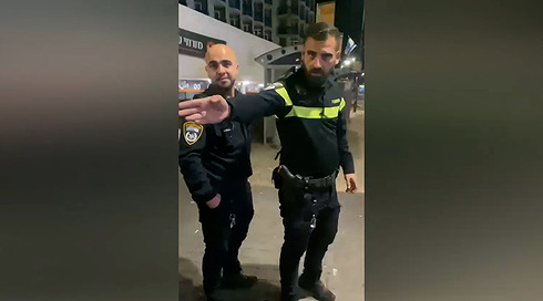 השוטר נשך נער - והיכה את חבריו: המעצר האלים בטבריה