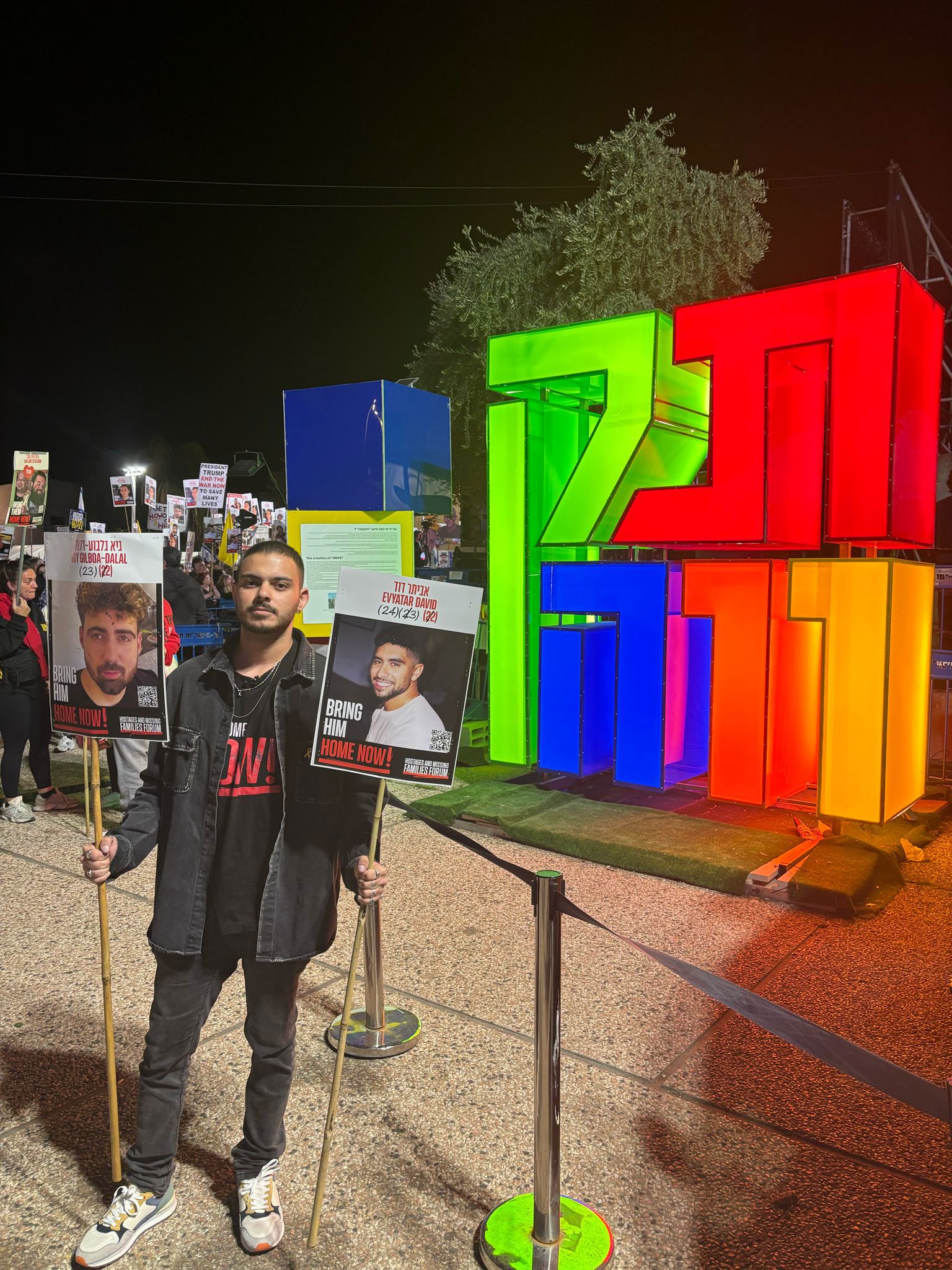 עומר ונקרט בכיכר החטופים