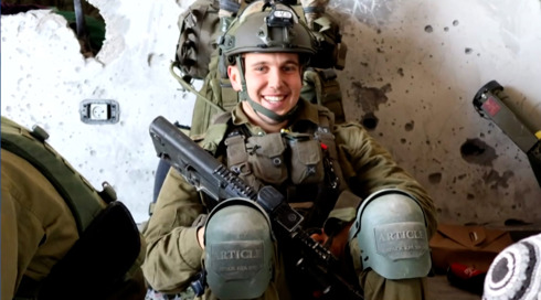 ארי שפיץ, לוחם שאביד את רגליו וידו בעזה, ידליק משואה ביום העצמאות
