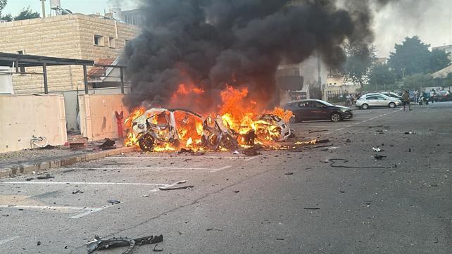 רכב שנפגע בקריית ים בעקבות שיגור רקטות מלבנון, נובמבר 2024