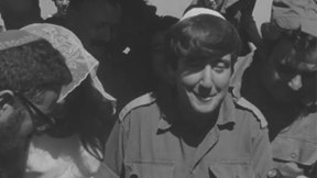 קצין מתחתן במלחמת כיפור. 1973