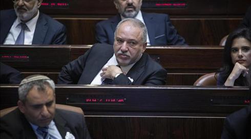 ליברמן תוקף את נתניהו: מנסה להקים ממשלת כפייה דתית