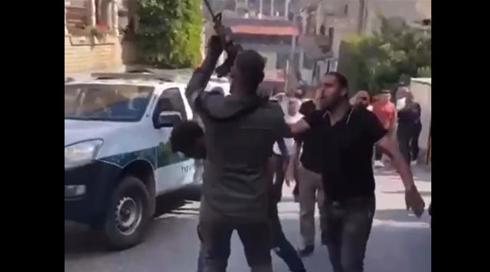 בן 43 נפצע קשה מירי בחתונה, שוטר נפגע בראשו