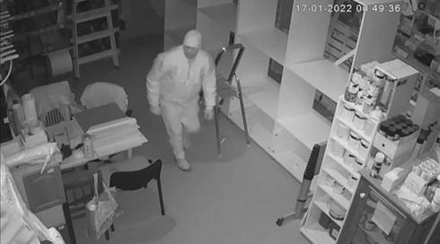 השודד שהסתבך עם עצמו: תושב ערד פרץ לנגריה - ועשה כל טעות אפשרית