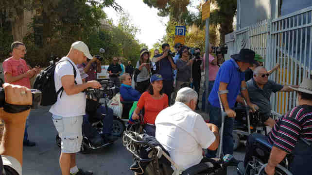 מחאת הנכים מול בית ראש הממשלה בירושלים