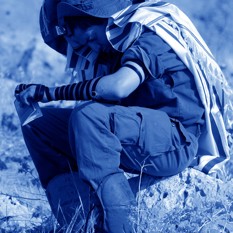 חייל מתפלל שטוף