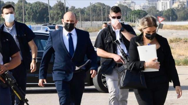 בנט והעוזרת האישית שעוזבת