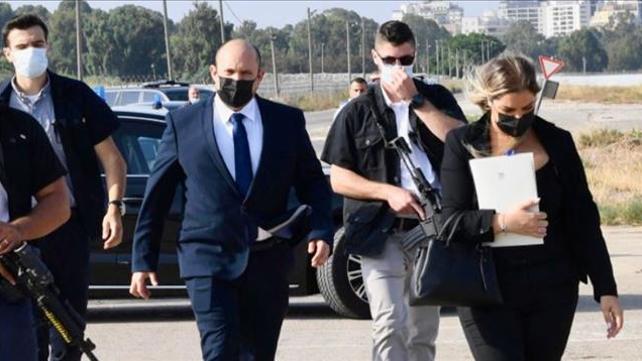 בנט והעוזרת האישית שעוזבת