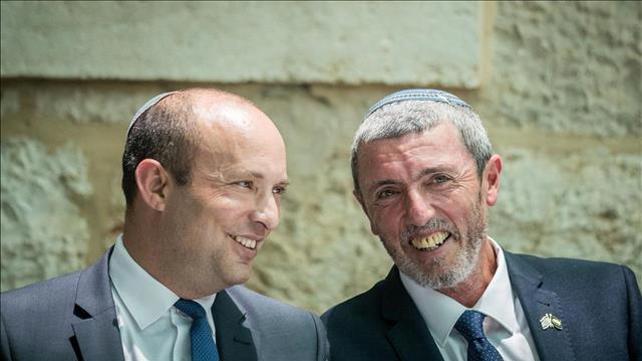 הרב רפי פרץ ונפתלי בנט בטקס חילוף שרי החינוך