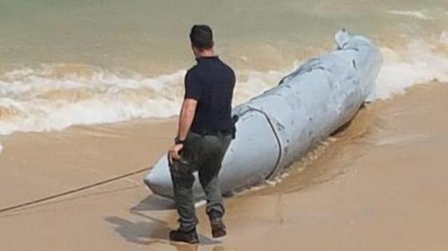 מכל דלק של מטוס קרב בחוף אשדוד 