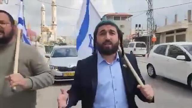 ח"כ צבי סוכות צועד עם דגל ישראל ב חווארה 26.3.23