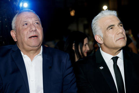 גדי איזנקוט, יאיר לפיד