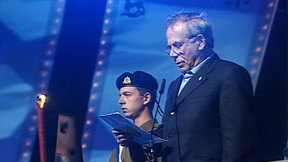 סטף ורטהיימר מדליק משואה. 2006