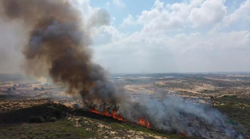 טרור הבלונים נמשך: 21 שריפות פרצו בעוטף עזה