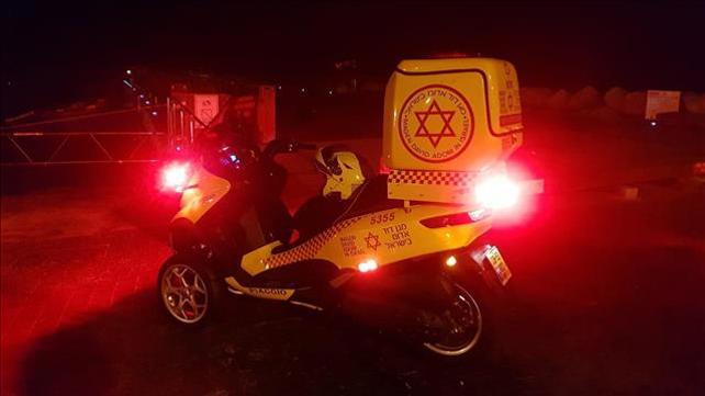 אופנוע מד"א, מגן דוד אדום בחוף הים בתל אביב