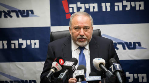ליברמן: "להדיר את יהונתן גפן מגל"צ"; היועמ"ש: "אין לך סמכות"