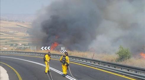 שריפה פרצה ליד יבנאל, כוחות ההצלה מפנים תושבים (1)