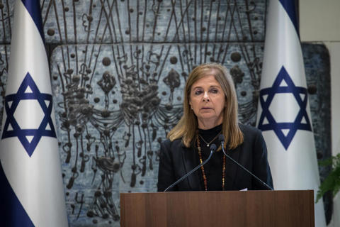 דליה רבין בטקס לזכר אביה ב-2019