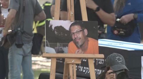 "ניפגש בגלגול הבא": רונן אנגל הובא למנוחות