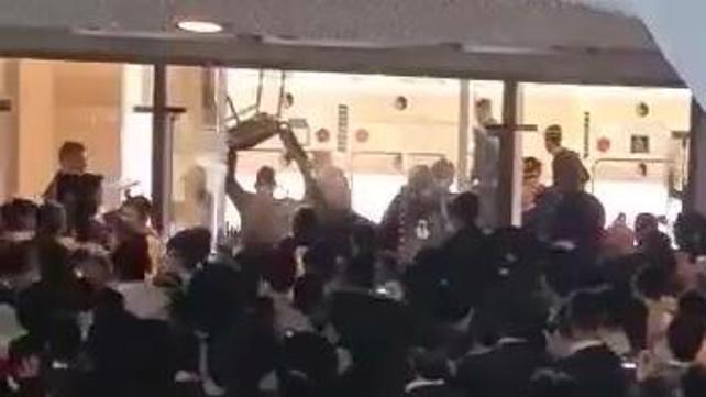 מאבטחים מותקפים בבניינה האומה בירושלים באירוע הדלקת נרות 05.12.21