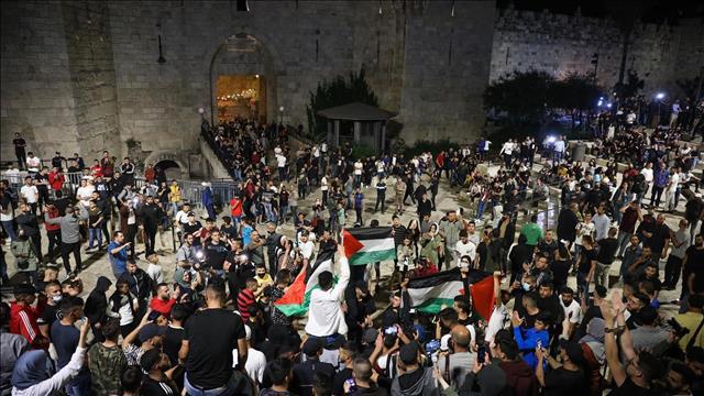 שער שכם לאחר תפילת הרמדאן, לאחר שהמפכ"ל הורה להסיר את הגדרות 25.04.21