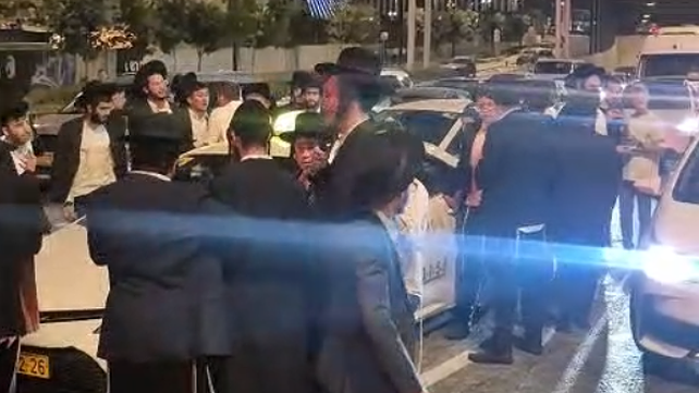מפגינים חרדים נגד גיוס