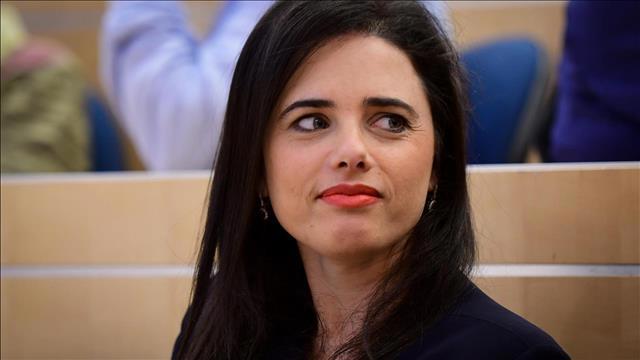 איילת שקד בטקס לציון יום השואה בהרצליה 27 בינואר