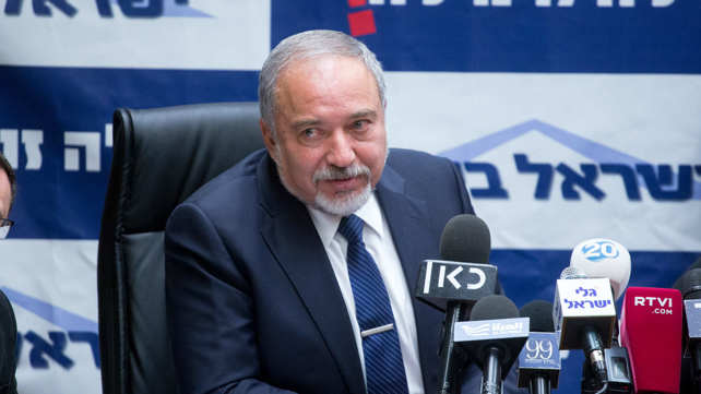אביגדור ליברמן בישיבת סיעת ישראל ביתנו