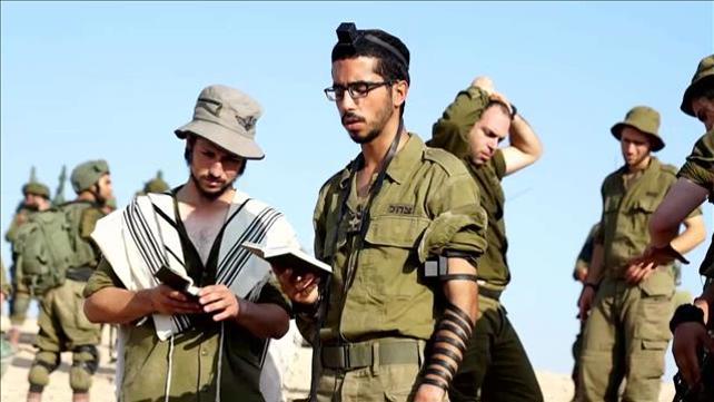 "ההורים בבית": החרדים שהתגייסו חרף החרם המשפחתי