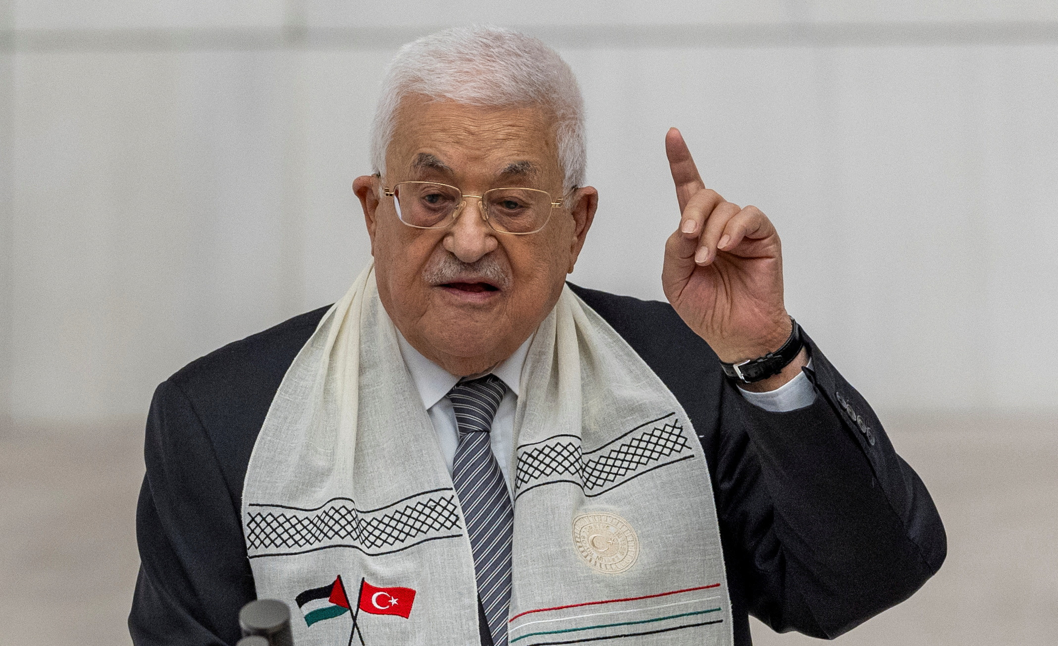 יו"ר הרשות הפלסטינית אבו מאזן נואם בפרלמנט הטורקי, אוגוסט 2024