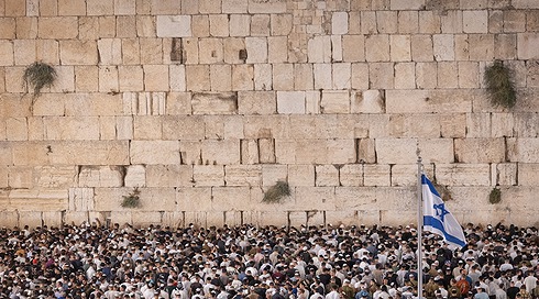 ערב יום כיפור בכותל המערבי: איפה היה אלוהים ב-7 באוקטובר?