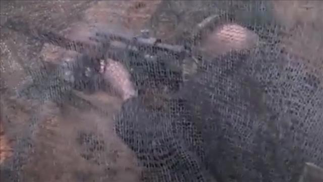 נשיא רוסיה ולדימיר פוטין יורה בנשק חי