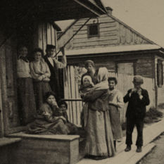 משפחה יהודית בשטעטל. פינסק, 1903.