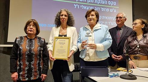 פרס מגן השקיפות למגישת סדר יום קרן נויבך