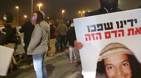 מוחים על מותו אהוביה סנדק השליכו אבנים על רכבי פלסטינים