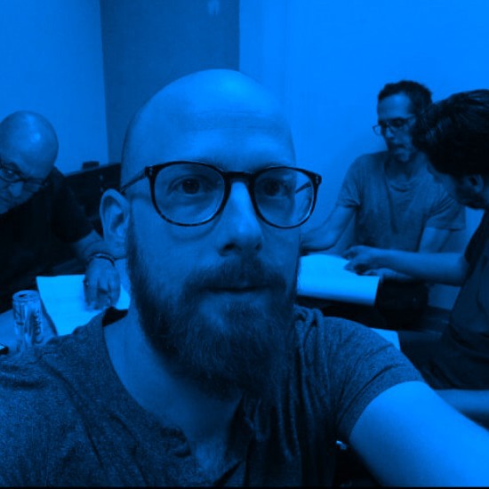מאחורי כתיבת סאטירה טלוויזיונית- אדר מירום