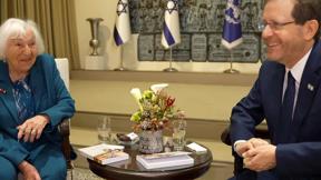 מתווה השואה: המפגשים של נשיא הרצוג עם ניצולי הזוועה הנאצית