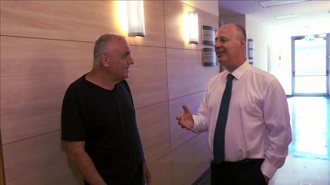 אורי לוי בדרכים 