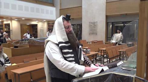 בלבוש חרדי ברחובות ריאד: הרב הראשון בבירת סעודיה