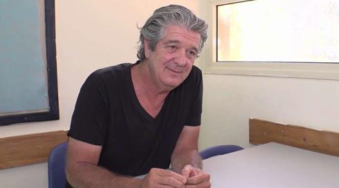 "שחקן טוטאלי": אבי קושניר חוגג 60 וחוזר למקום שבו עלה לבמה לראשונה