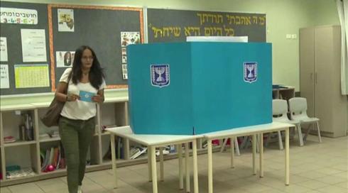 טעות או הונאה? האנשים שמספרים: "הגעתי לקלפי והסתבר שכבר הצביעו בשמי"