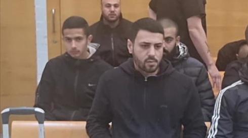 הזמר נורה בראשו בסוף הופעה - הרוצח הורשע אחרי 9 שנים