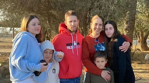חן אלמוג גולדשטיין ששוחררה משבי חמאס: "המשפחות של החטופות ביקשו שנפסיק לדבר על הפגיעות המיניות"