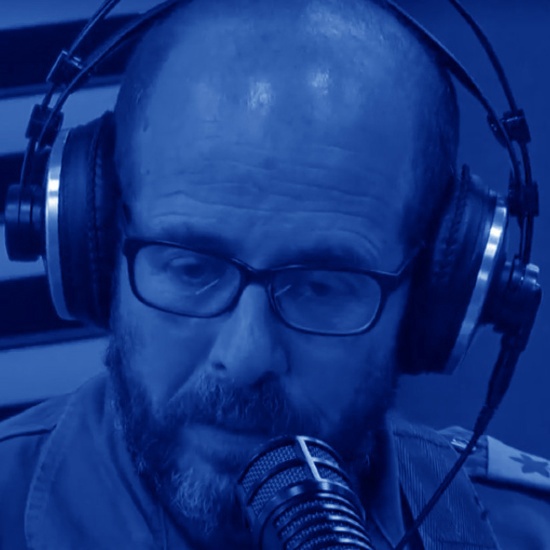 רוח, קרב. אמילי עמרוסי משוחחת עם ארז אשל