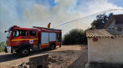 שריפה בהרי ירושלים: בתים במושב בית מאיר פונו (1)