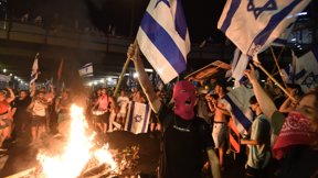 מחאה הפגנה איילון מפגינים מוחים רפורמה עילת הסבירות תל אביב 24.07.23 F230724GY25
