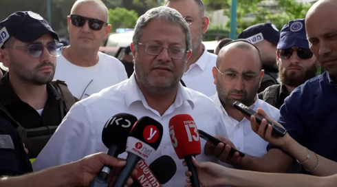 פיגוע דקירה ברמלה: השר בן גביר הגיע לזירה - והיה מעורב בתאונת דרכים