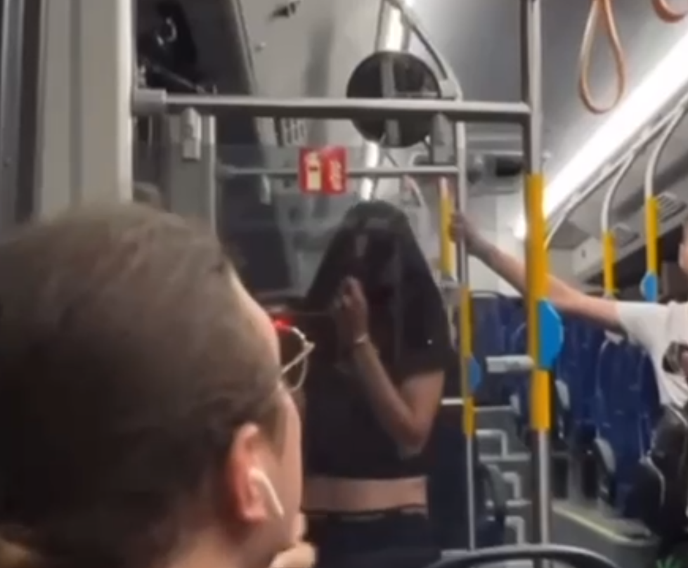 חיילת להט"בית הותקפה באוטובוס, שניים נעצרו